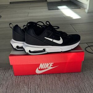 NIKE AIR MAX INTRLK 
BIG KID LITE SNEAKER